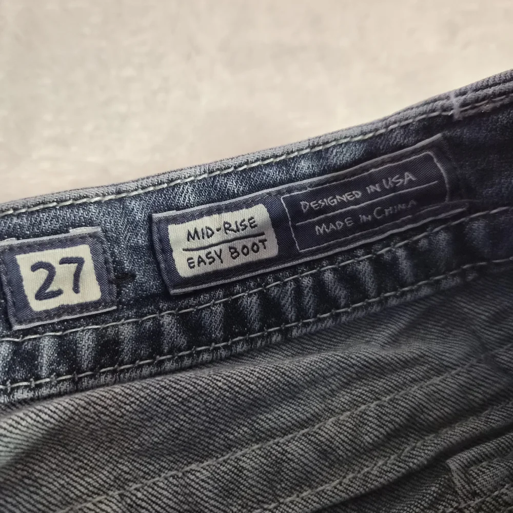 Miss Me Blue Jeans with Embellished Pockets Size 27 - Picture 6 of 9